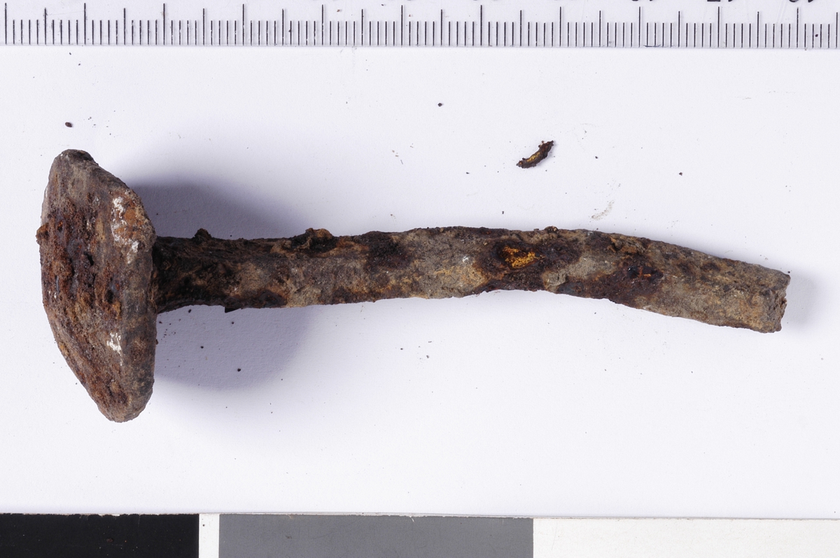 MALV: L. 92 MM DIAM. HODE 31 MM, RUNDT, STORT HODE, KVADRATISK TVERRSNITT. 