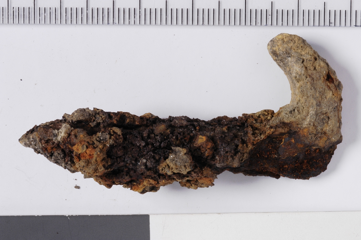 MÅL: L. 6 CM