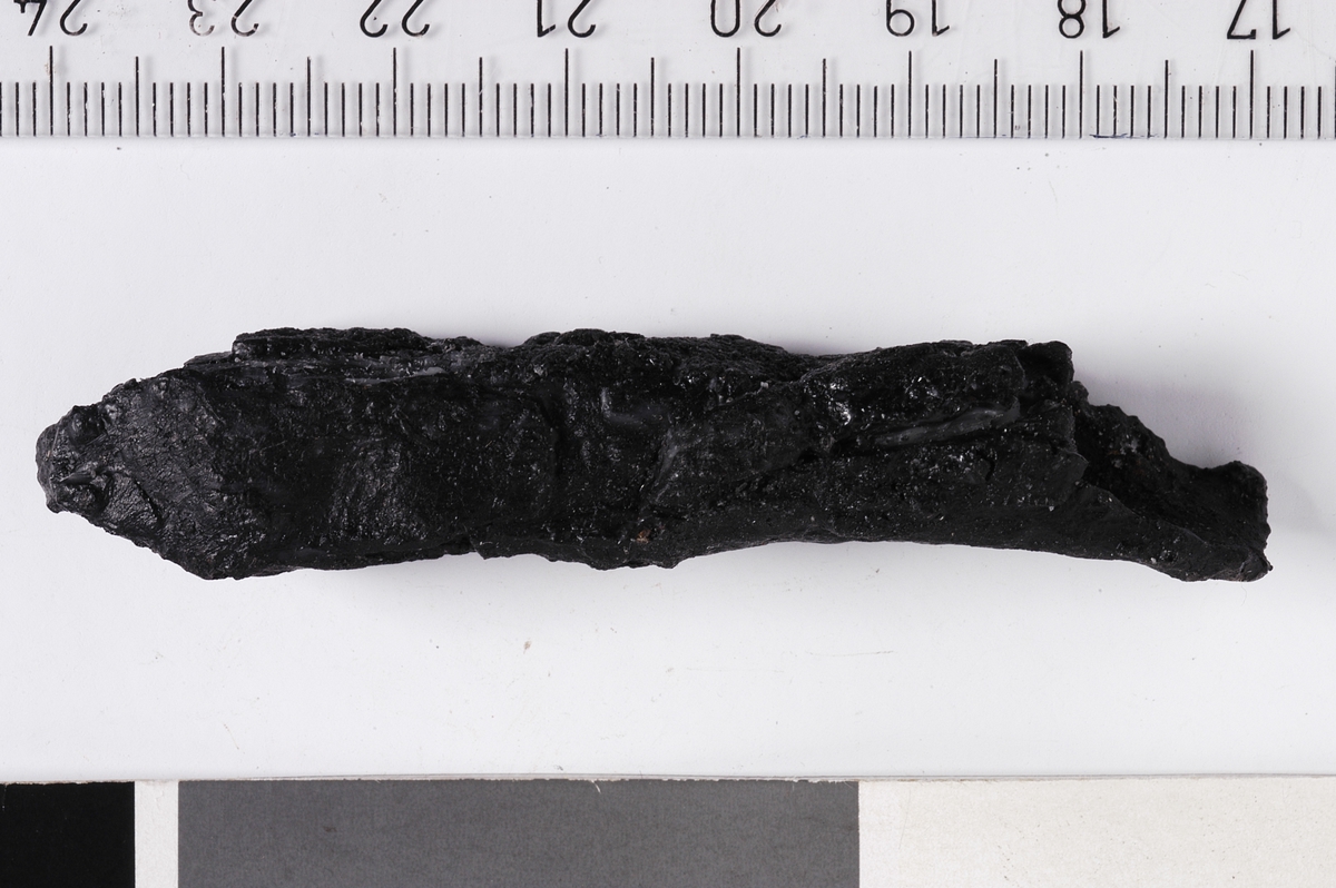 MÅL: L. 7, 2 CM