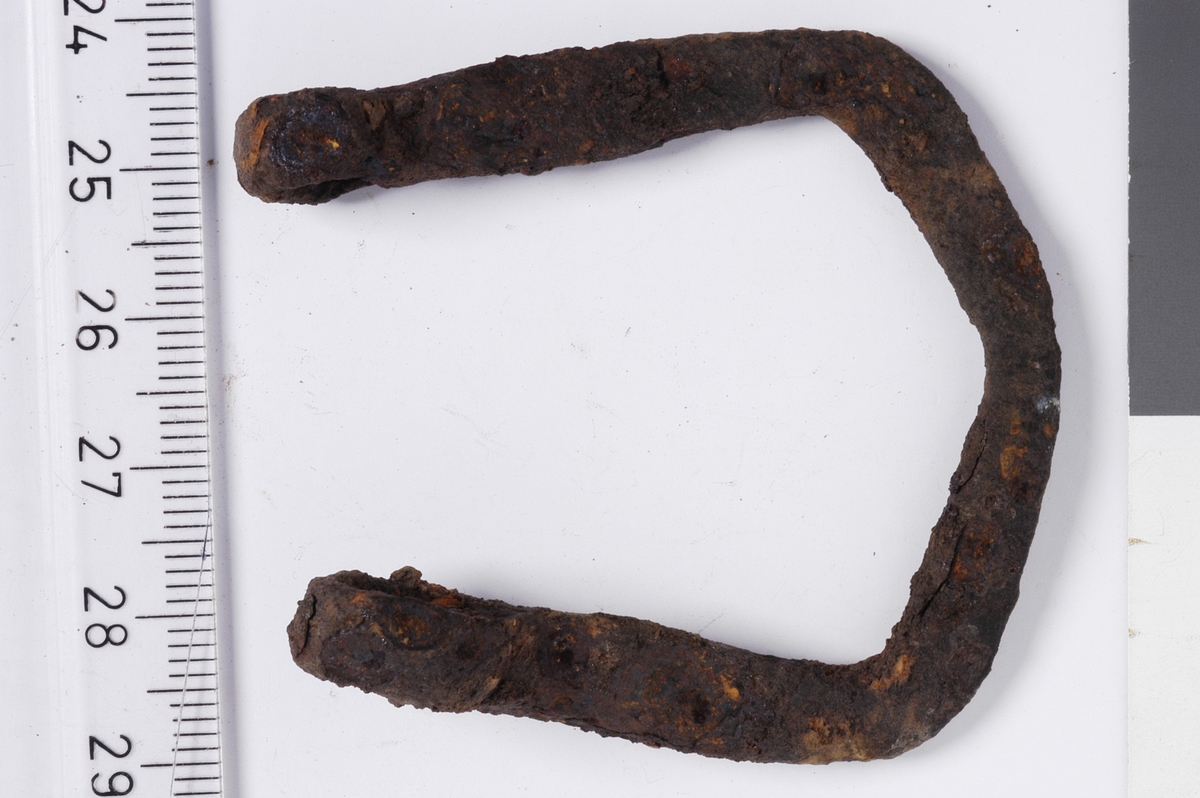 MÅL: TOT. H. 5, 5 CM,  B. 5, 5 CM