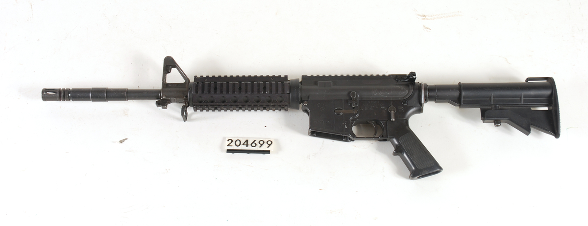 Dette geværet er en SFW utgave av våpenet hvor SFW står for Special Forces Weapon.