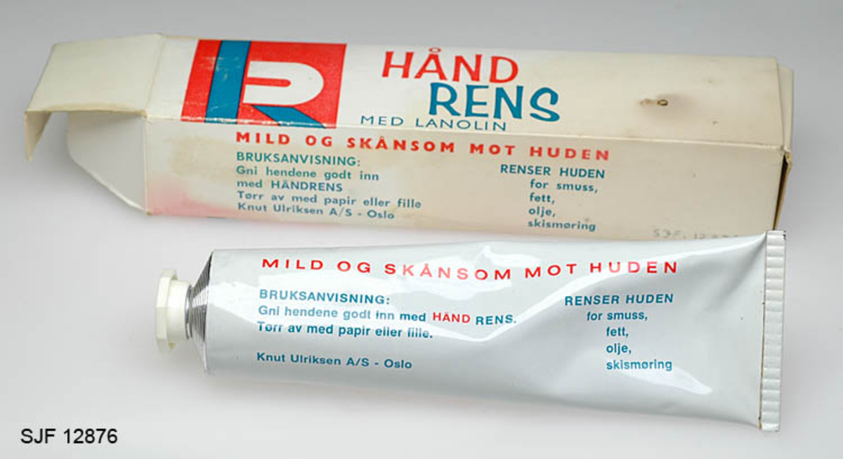 Gjenstanden består av en tube med håndrens og pappemballasjen til tuben. Tuben har en sylindrisk form. Den er flat i ene enden og har en skrukork i den andre enden. Den er laget av mykt metall. Ved å rulle den flate enden sammen tømmes tuben.  På tuben og pappemballasjen gjenfinnes bokstavene K (grønn) og U (hvit) på et rødt felt satt sammen til en frimalogo, trolig firmaet Knut Ulriksens logo. Håndrensen er brukt i forbindelse med skismøring. Selv om denne håndrensen selsvsagt kan anvendes for rensing av huden ved tilsmussing fra annet en skivoks, så er denne tuben med håndrens kun tenkt brukt i den sammenheng. Gunnar Lund oppbevarte tuben sammen med skivoksen i smørekofferten (SJF. 12821).  