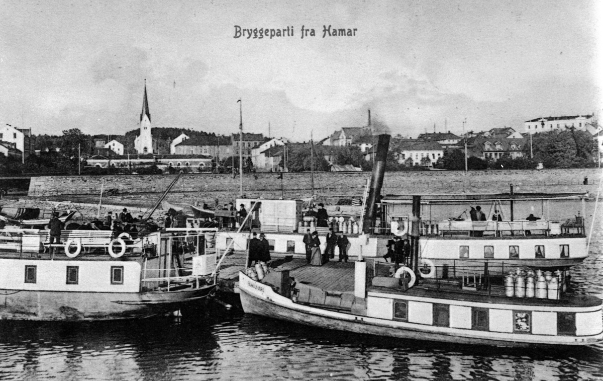 Postkort, Hamar brygge, mjøsbåter, D/S Bundejord og D/S Hamar, "Bryggeparti fra Hamar"

