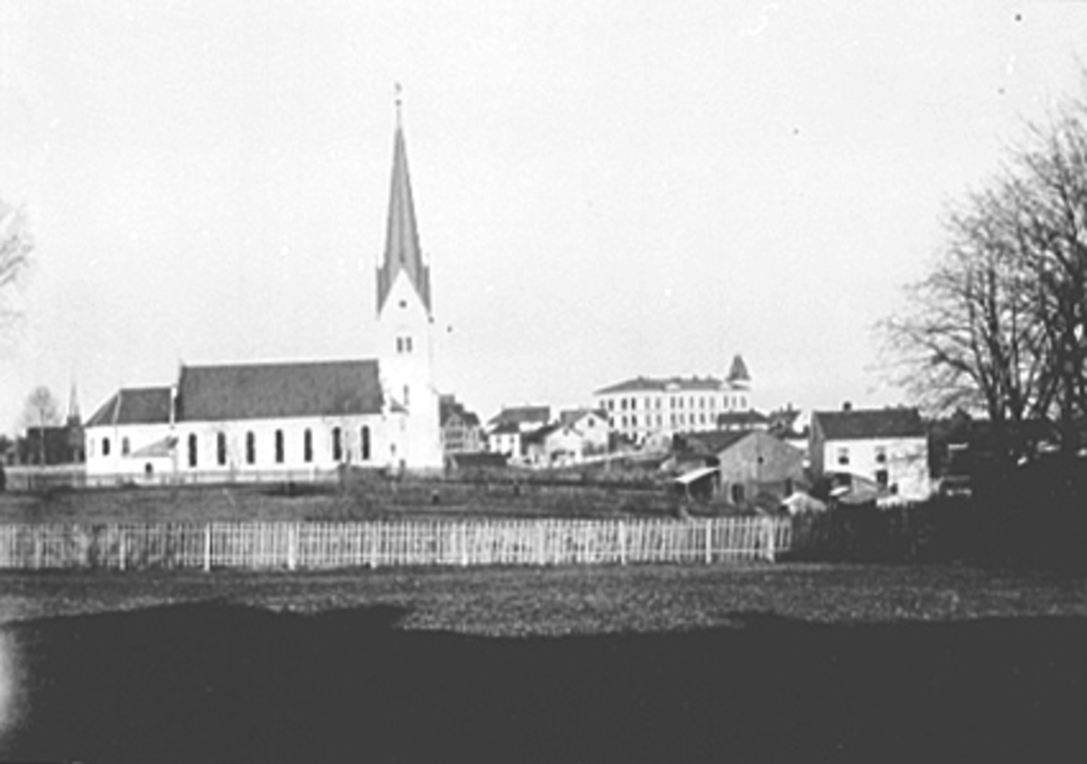 Hamar by, Hamar domkirke, Sagatunjordet før bygging av eneboliger, Midtbyen skole i bakgrunnen, gartner Nordstrøm til høyre, 


