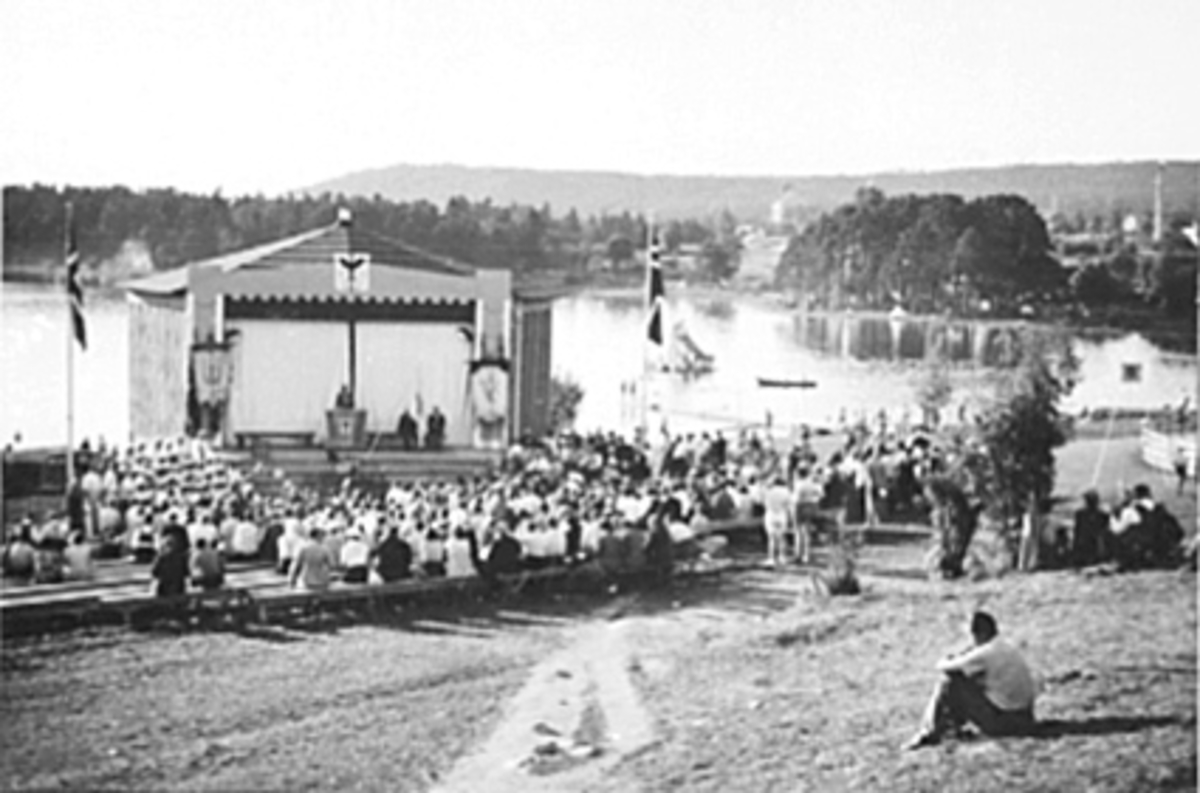 Hamar, stevne, arrangement på utescene på Hedmarksmuseet og Domkirkeodden, publikum, Rosenlundvika, 

