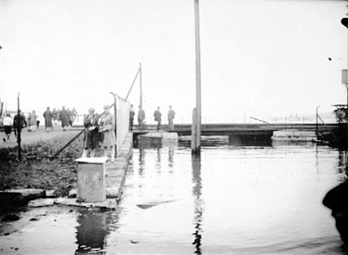 Hamar, flommen 1927, Mjøsflom 3. juli, Jernbaneundergangen ved Victoria Hotel, jernbanelinje, 
