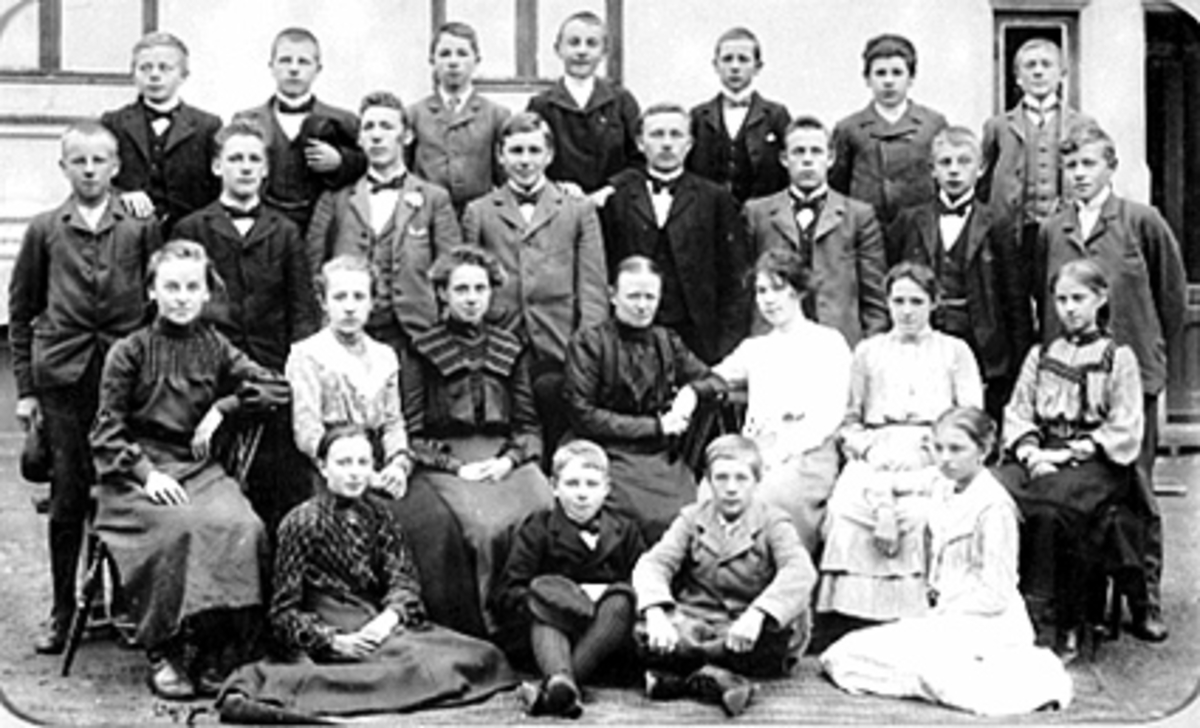 Hamar Offentlige Høyere Almenskole, (fra 1936 Hamar Katedralskole), gruppe skoleklasse i 1903,