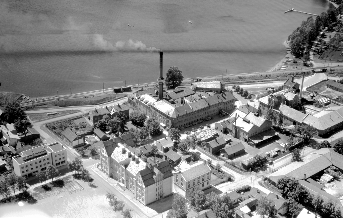 Hamar, Flyfoto, Vestbyen, Storhamargata, Torggata, Hamar bryggeri, De Norske Melkefabrikker, Hamar katedralskole på Vestre Torg med gymnastikkbygningen,