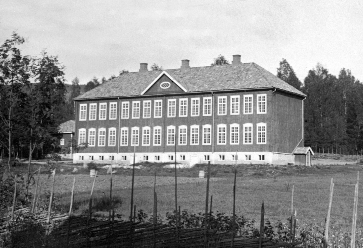 Postkort, Ringsaker, Moelv, eksteriør, Kilde skole, skolen ble tatt i bruk i 1915, Storgata 31,