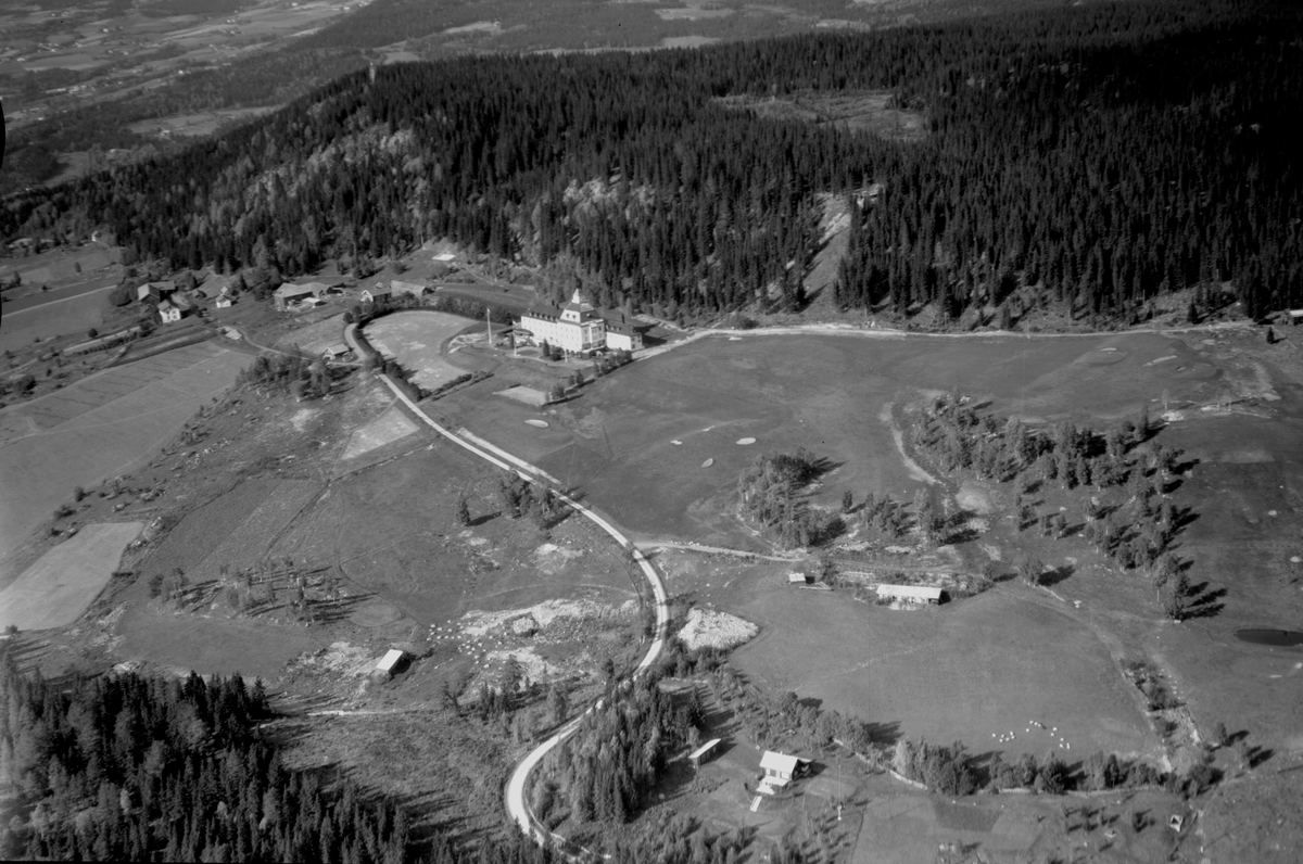 Flyfoto av Høsbjør turisthotell, Furnes, Ringsaker.