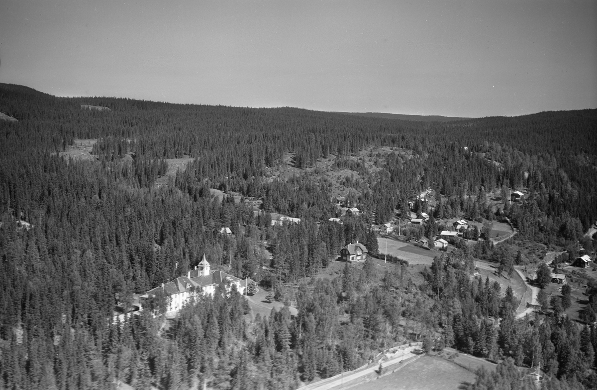 Flyfoto av Mesnalia kursted, Ringsaker med omegn.