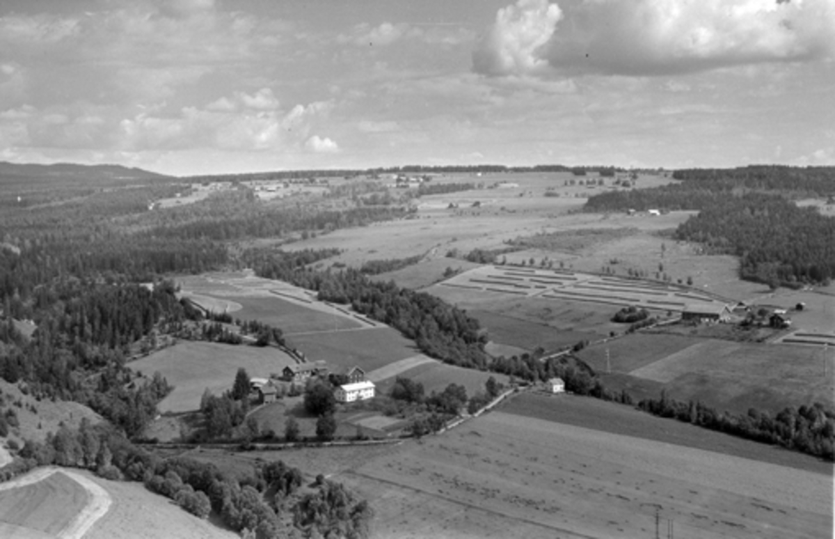 Flyfoto av Dalaust gard, Veldre, Ringsaker.