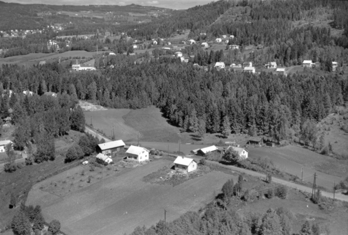 Flyfoto av Kongsvegen, Møllerstuen, Brumunddal.