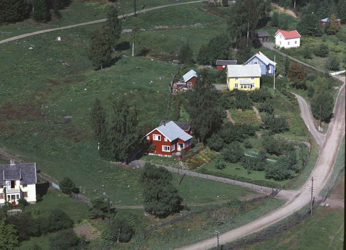 Flyfoto, boliger i Kjosdalen, Rudshøgda, Ringsaker.