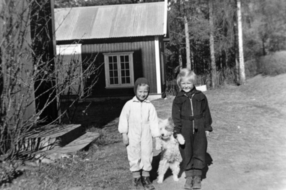 3 barn, Vesla, Teddy og Brit, Tyrihaug, Kongsvegen 20, Brumunddal.