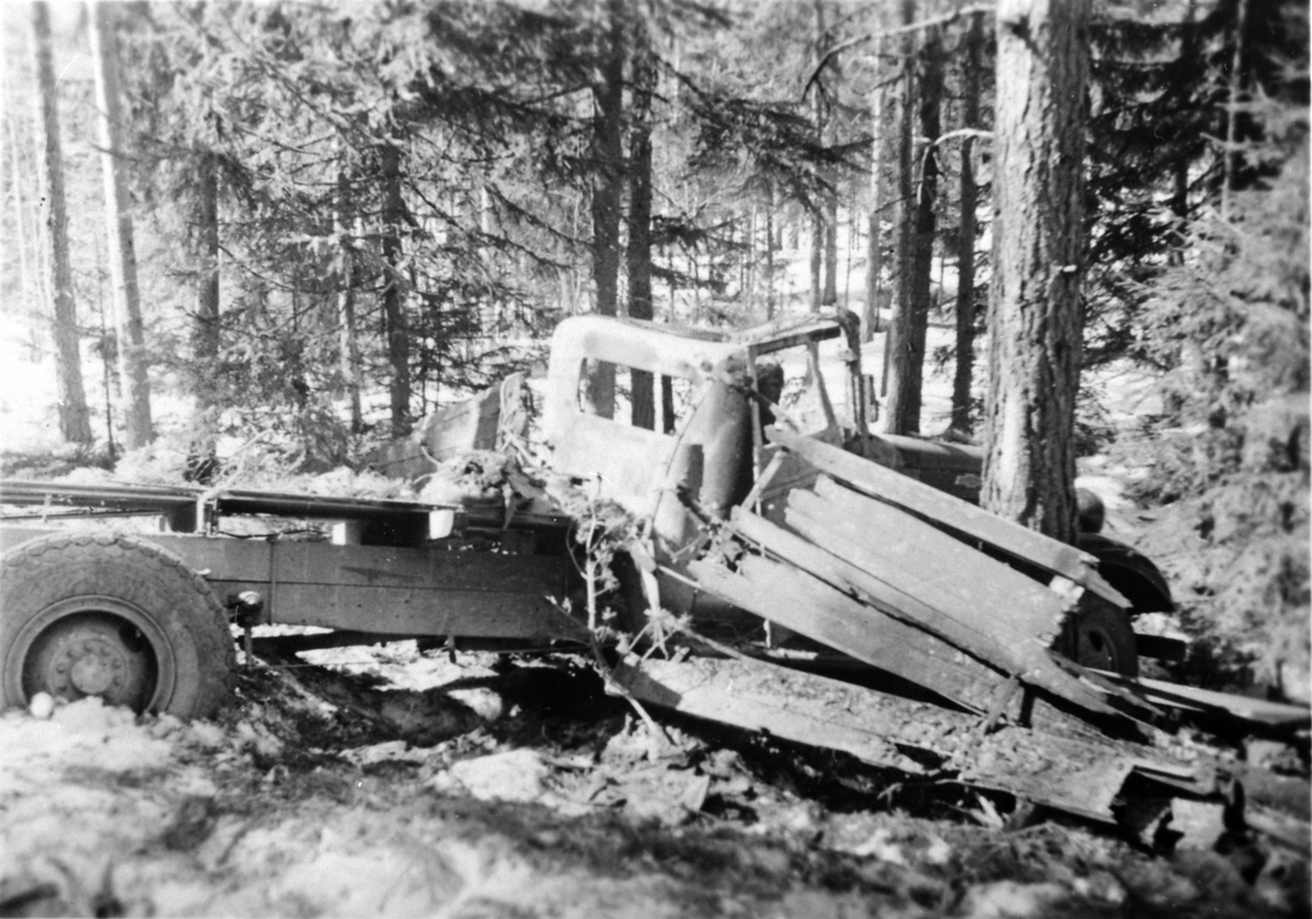 Istykkerskutt norsk lastebil. Den fraktet ammunisjon mellom Harby og Arneberg i Åsmarka våren 1940.