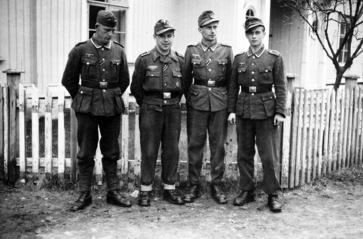 4 ukjente tyske soldater i uniform, Moelv, 1945.