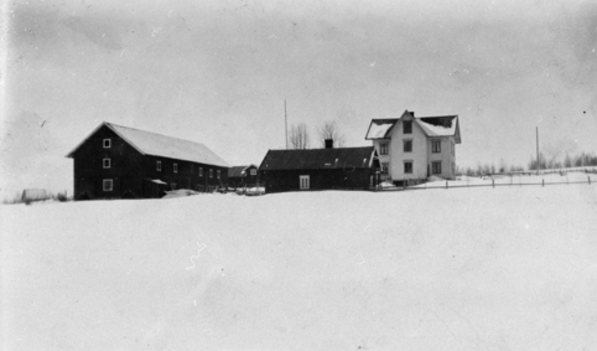 Eksteriør, Harby gard, Åsmarka, Ringsaker. Ca. 1920.