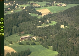 Flyfoto Ålerudsrønningen, 125-2. Bak t.v. Ås , østre 124-1.