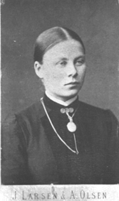 PORTRETT: ANNE LANGENGEN FØDT: 1867, LANGENGEN