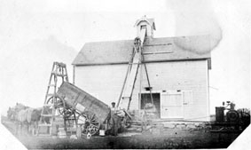 SKURONN I NORD-DAKOTA, AMERIKA, 3200 MÅL, FARM SOM OLE O. NARMO FORPAKTET, LAGRING AV KORN MED TRANMSPORTBÅND, NARMO NEDRE