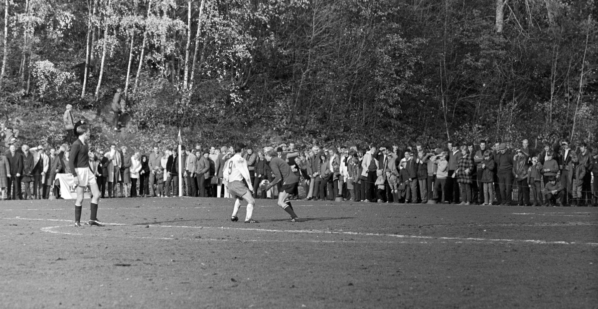 NM Fotball Sveum. Brumunddal. Norgesmesterskapet. Juniorfinalen 11. 10. 1970.  Brumunddal IL -Viking, Stavanger. Orrvar Dalby
