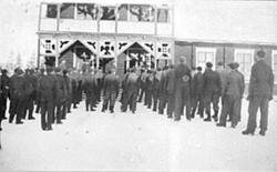 GRUPPE: MENN, ARBEIDSTJENESTEN, AT, OPPSTILLING FORAN ARBEID