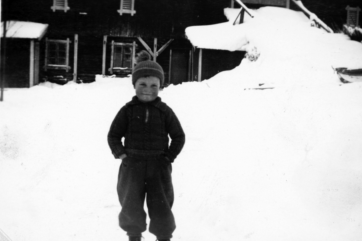 Midtre Kartomten ca 1935. Jens Kartomten. 