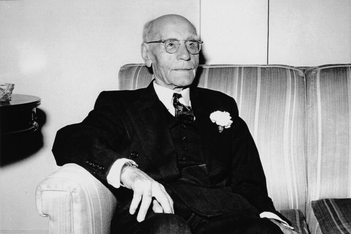 Martin M. Wold, Minneapolis, Minnesota ca 1950. Martin var født på Østre Dystvoll i Vang 1860, vokste opp på Plassen og utvandret tilUSA i 1882. Drev med møbelhandel og klesforetning. Etter depresjonen i 1890 åra ble han en anerkjent eiendomsmekler. 