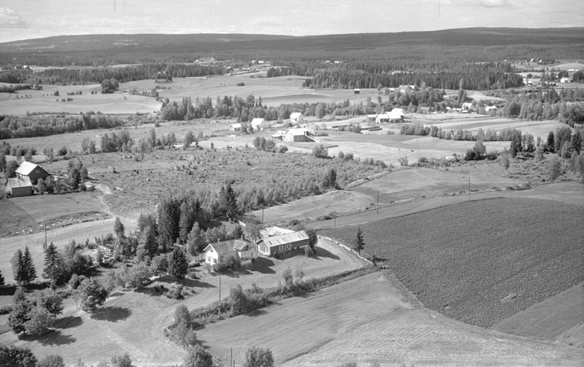FLYFOTO UKJENT GARD I LØTEN. 