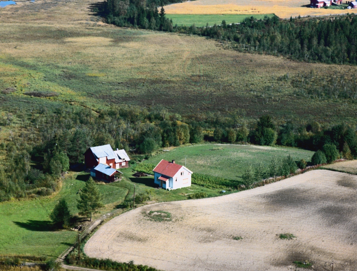 Flyfoto, Løten. Ekebergshaugen (Gnr 0415-223/4) på Ådalsbruk. Soplimkroken 326