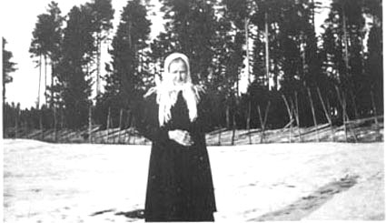 PORTRETT: MATHEA OLSEN, ELVERUM, MOR TIL OLAF BÆKKEN, OTTESTAD OG MATS OLSEN, ELVERUM, 