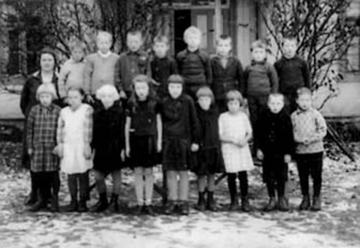 GRUPPE: 18 SKOLEELEVER MED LÆRER KJØTRØE, BJØRKLUND SKOLE