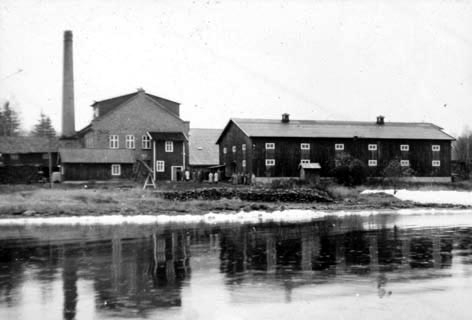Stange, Ottestad, Atlungstad Brænderi, eksteriør brenneriet sett fra Mjøsa,