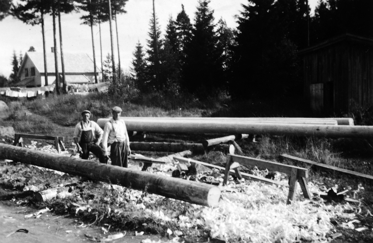 Romedal Sag og Høvleri (Brynisaga). Lafting av hytter, hyttebygging, ca. 1953-1954. 