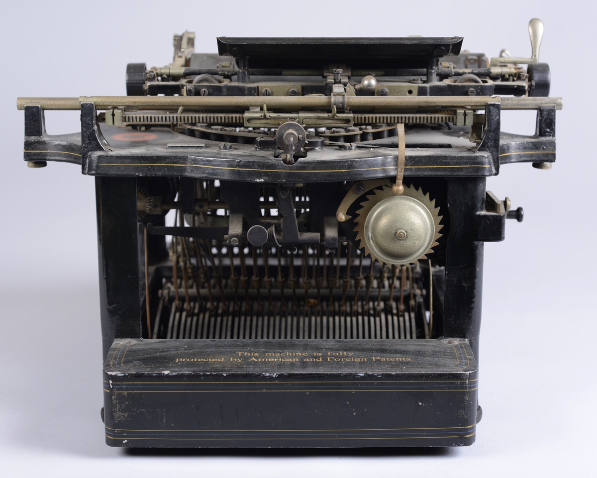 Skrivemaskin av merket Remington fra ca. 1910.