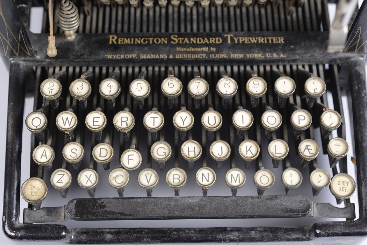 Skrivemaskin av merket Remington fra ca. 1910.