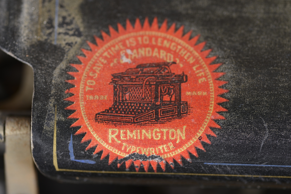 Skrivemaskin av merket Remington fra ca. 1910.