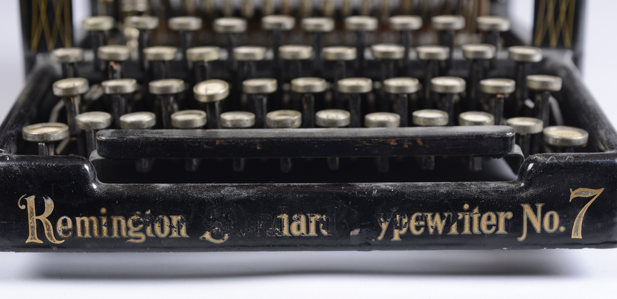 Skrivemaskin av merket Remington fra ca. 1910.