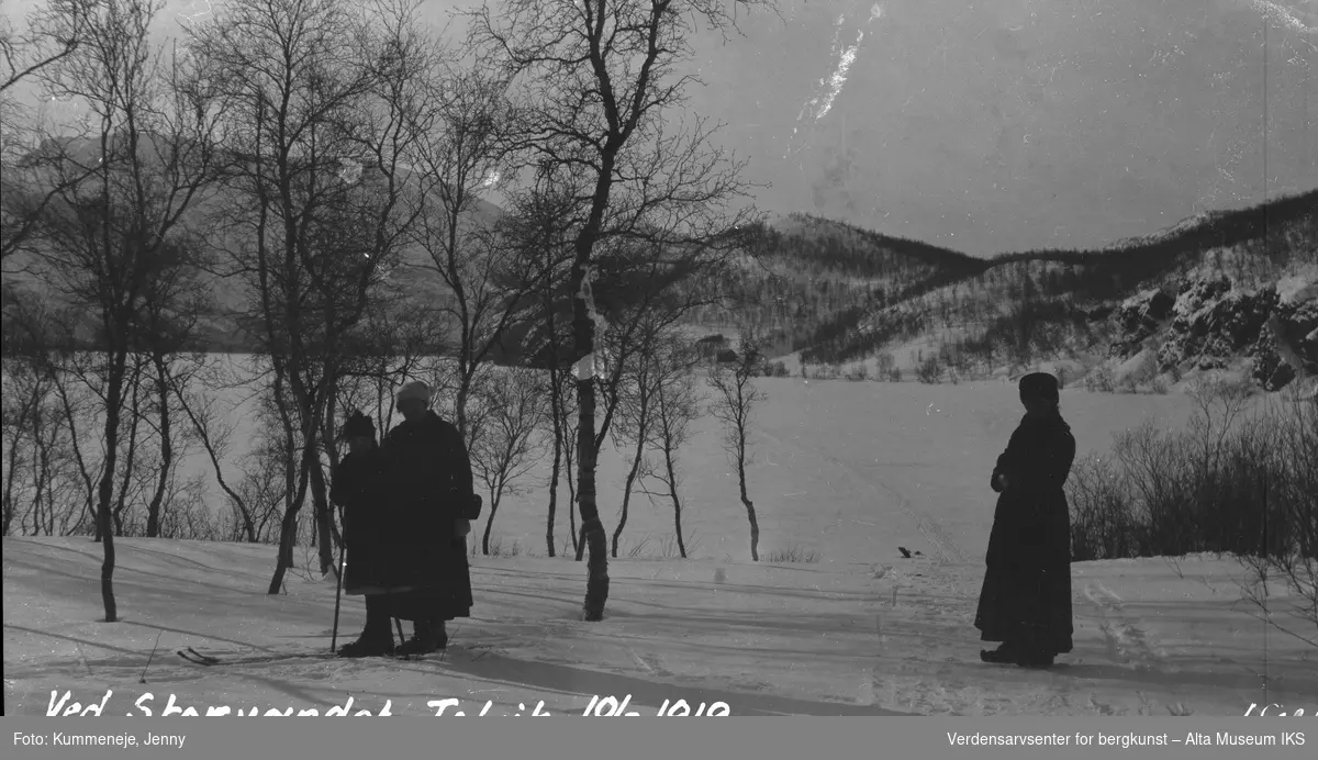 På skitur ved Storvannet, Talvik. Vinter 1919