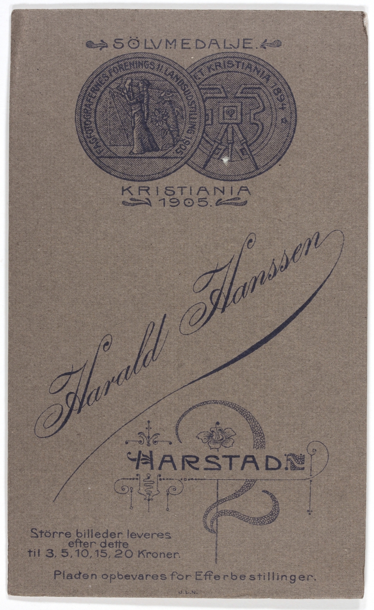 Visittkortfotografi.Ukjent mann i uniform.