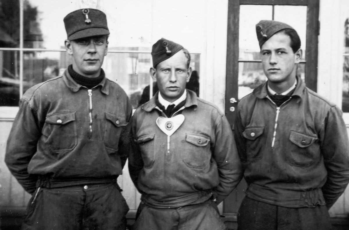 AT-tjeneste på Ådalsbruk i Løten, 26. august 1942 til 26. november 1942. Arbeidsdistrikt nr. 1. Arbeidsfylking IV. Sveit nr. 5. Forleggingssted Ådalsbruk. Arbeidstjenesten under 2. verdenskrig. Ukjente. 