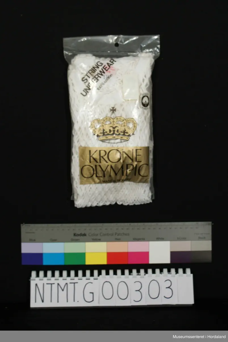 Korte ermer, rund hals, nettingstoff.