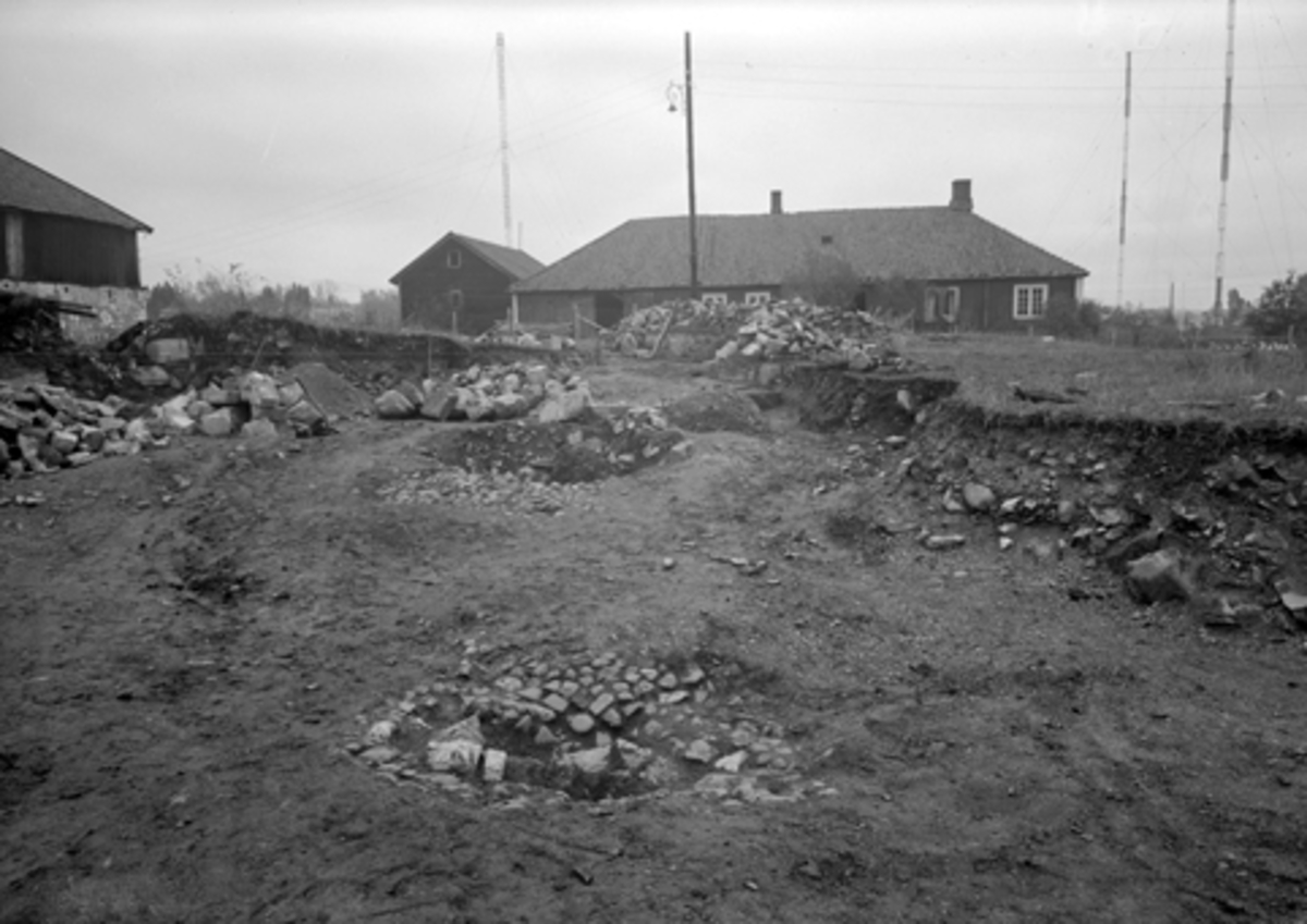 HAMAR BISPEGÅRD, HAMARKAUPANGEN, BORGGÅRDEN, DRENGESTUA, DOMKIRKEODDEN, UTGRAVING, ARKEOLOGI, GERHARD FISCHER, FOTO NORMANN, 13. 10. 1948, FOTO 28. 