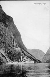 Gudvangen, krigsskip på fjorden