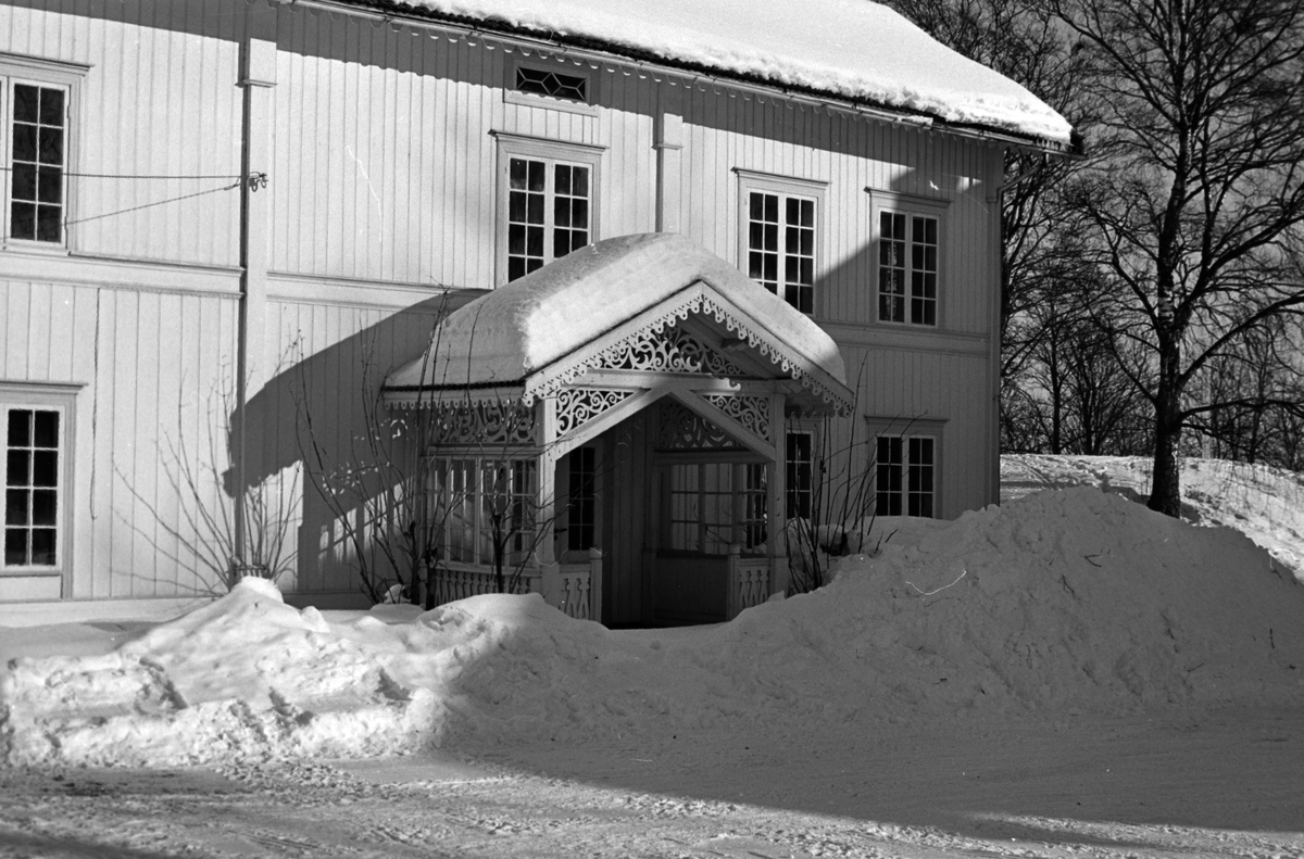 Flisaker gård, Veldre i Ringsaker. Foto Per Martin Tvengsberg 16. 03. 1969