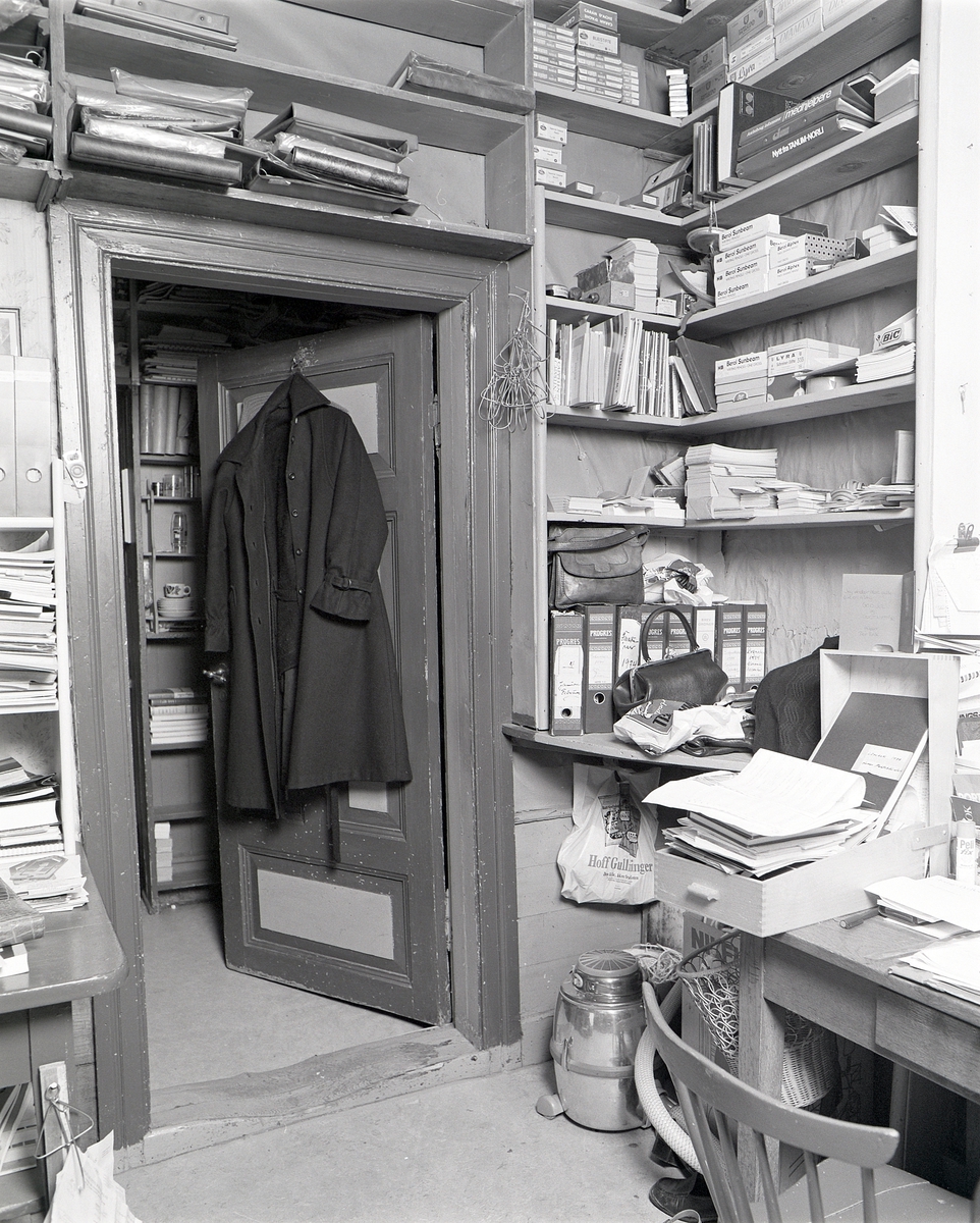 Emil Lies bokhandel i Strandgata 63, Hamar, butikk, interiør. Butikkinnredning. Forretningen ble nedlagt i 1982.. 