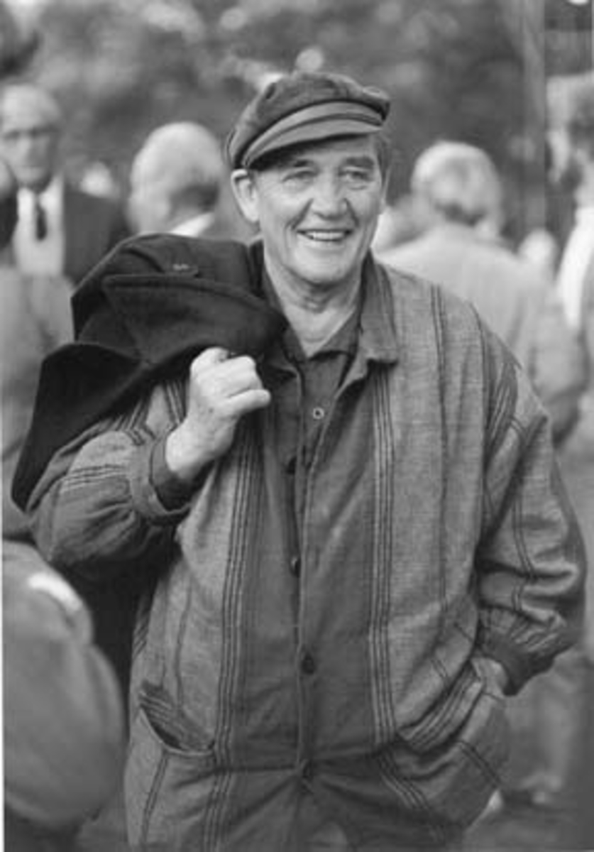 Forfatter Odd Eidem 1913-1988. "Guds Gjøglere, teaterstykke, skuespill, skrevet av Odd Eidem. Oppført på Hedmarksmuseet, Domkirkeodden.