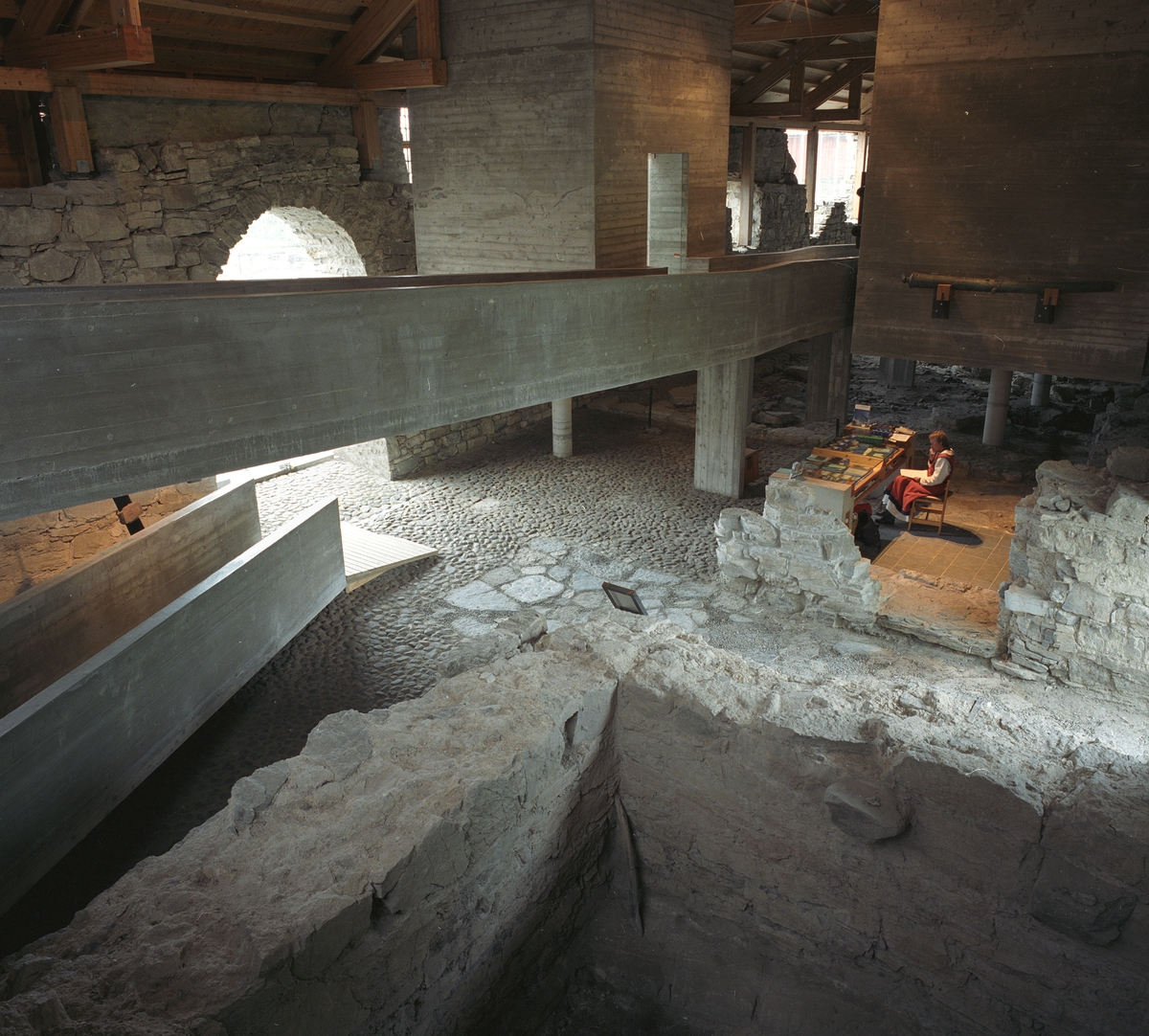 Hamar, Storhamarlåven, Hedmarksmuseet, tegnet av arkitekt Sverre Fehn, gangbru, ramper
