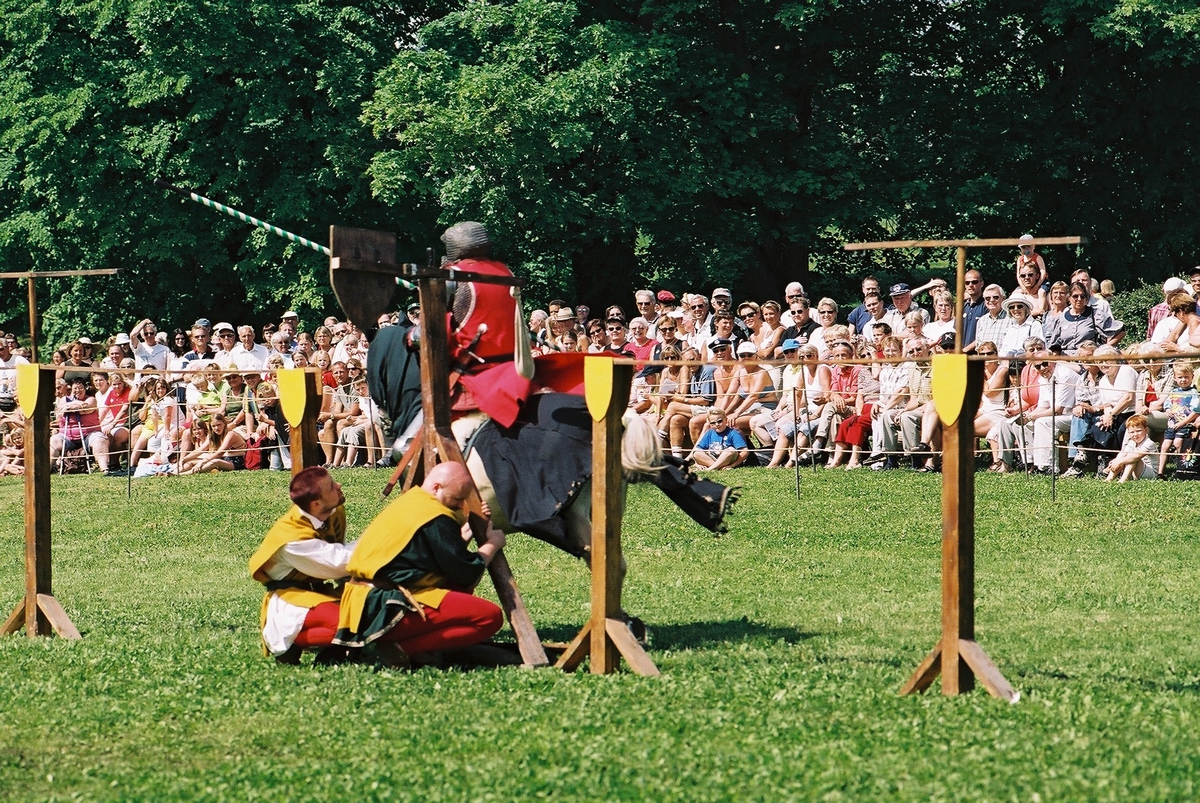Middelalderdagen. 
Middelalderfestival, Hamar, Domkirkeodden, 2002. 